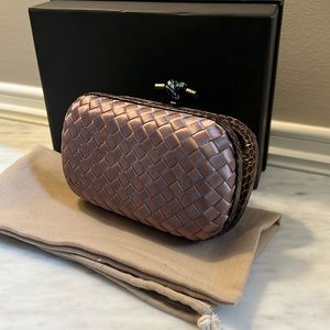 Brand new basketweave knot bag . Perfect condition I just never reach for it.